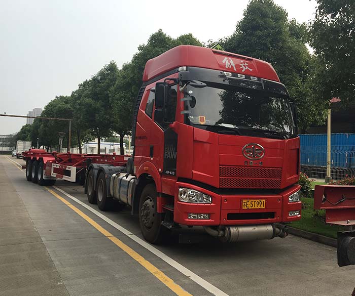 大型危品運(yùn)輸車